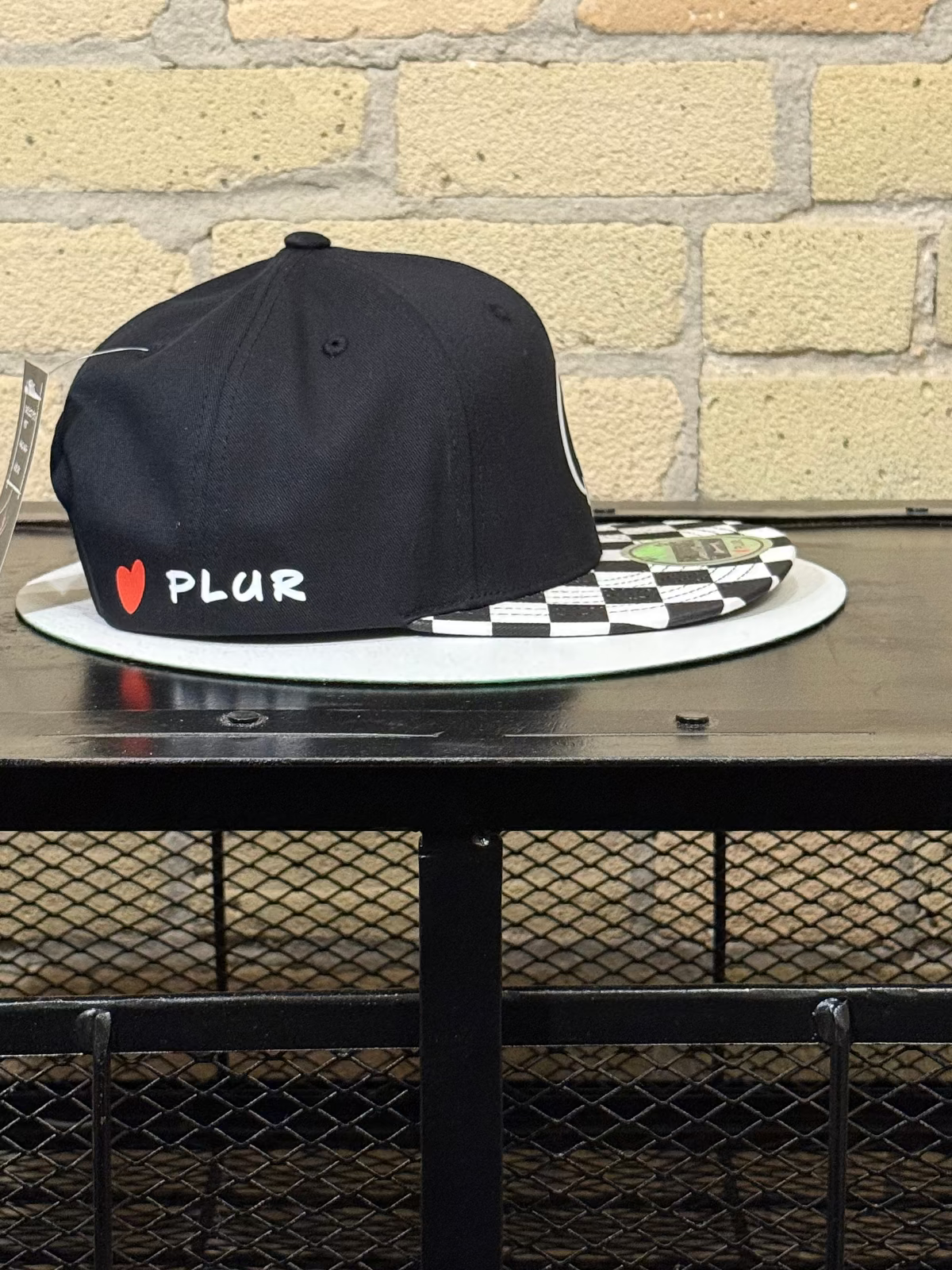 The Classic Carl, Black 'n White Checker